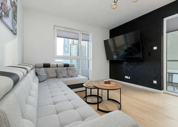 Bright Starowiejska With Parking By Renters