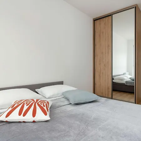 Bright Starowiejska With Parking By Renters *