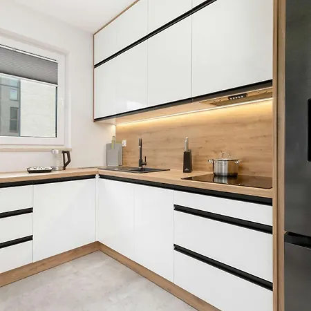 Bright Starowiejska With Parking By Renters Διαμέρισμα