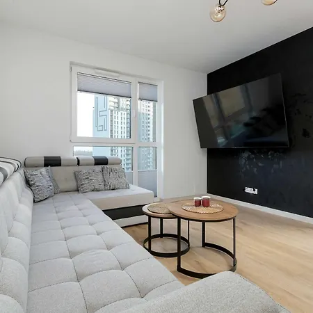 Bright Starowiejska With Parking By Renters