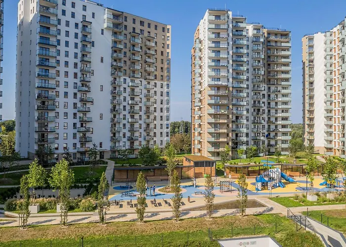 Bright Starowiejska With Parking By Renters 아파트