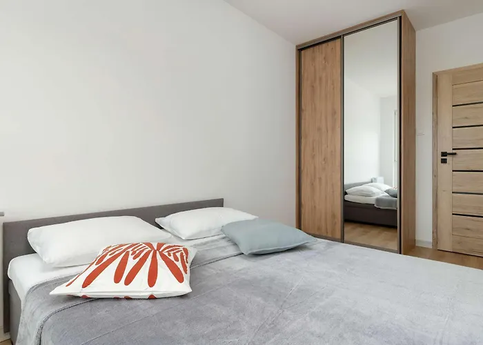 Bright Starowiejska With Parking By Renters *