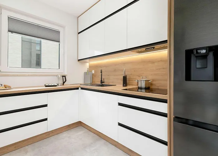 Bright Starowiejska With Parking By Renters 아파트