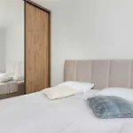 Bright Starowiejska With Parking By Renters *